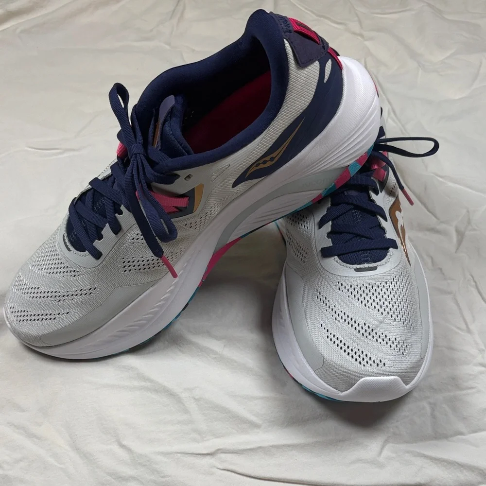 Saucony Women's Sneakers - White, Pink, and Gold - Picture 2 of 8